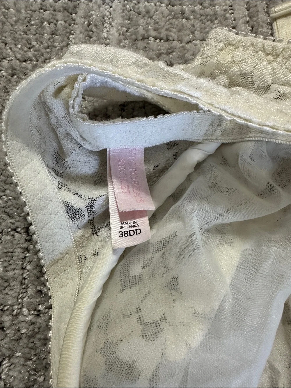 Victoria’s Secret Cream Lace Underwire Bra | Front Closure | 38DD - Picture 7 of 7